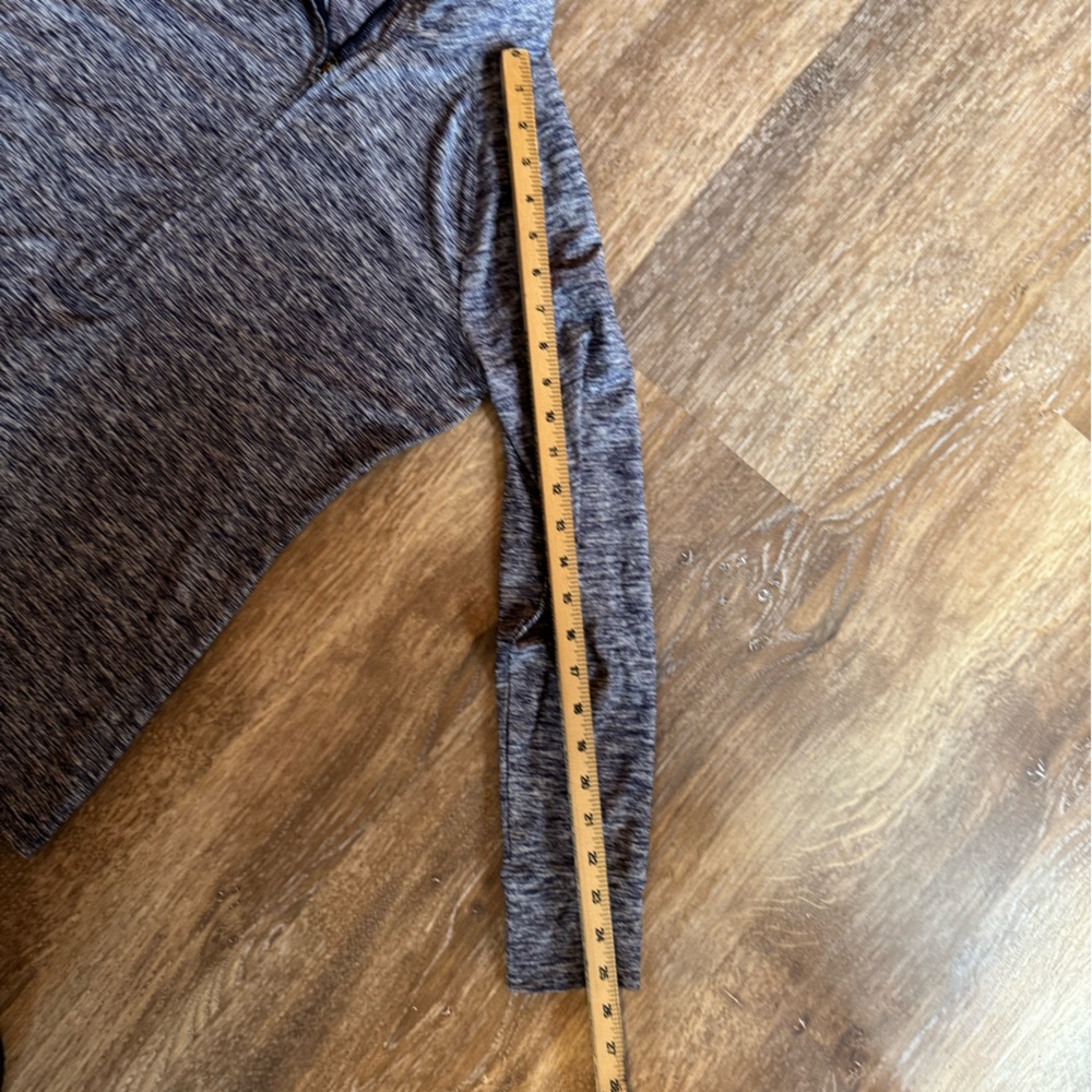 Under Armour heat gear, half zip athletic top size medium - Picture 4 of 7